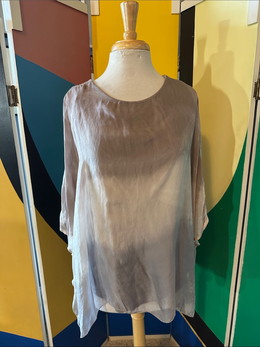 Relaxed Silk-Blend Tunic Top in Light Gray